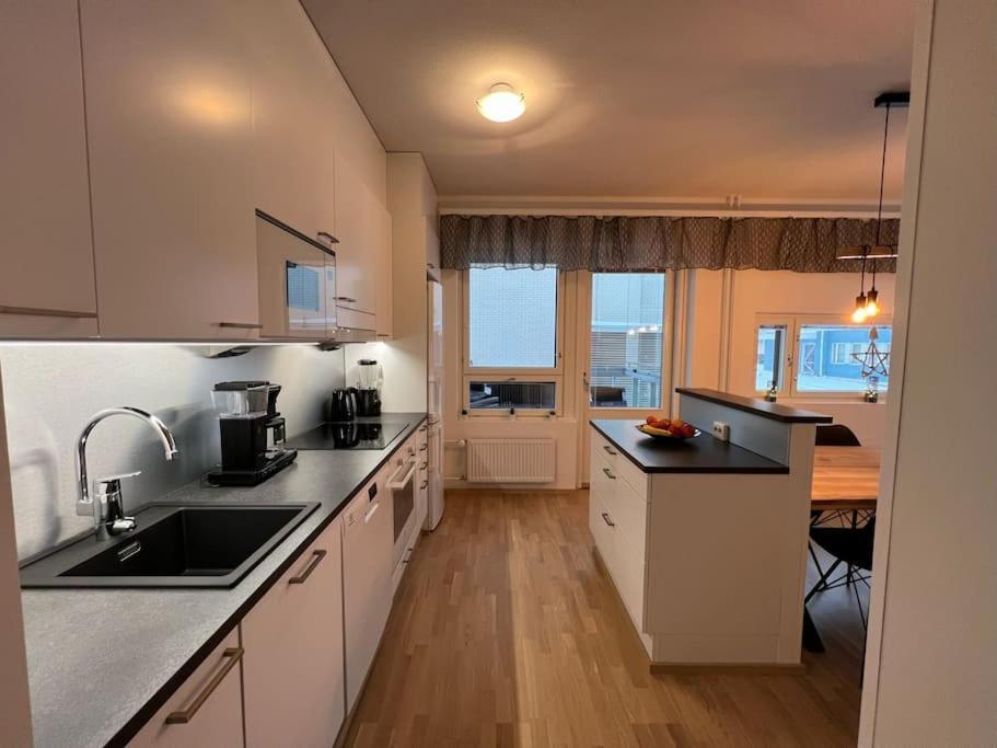 Suite - King Size Bed - Gym&Wifi - Indoor Parking Рованиеми Экстерьер фото